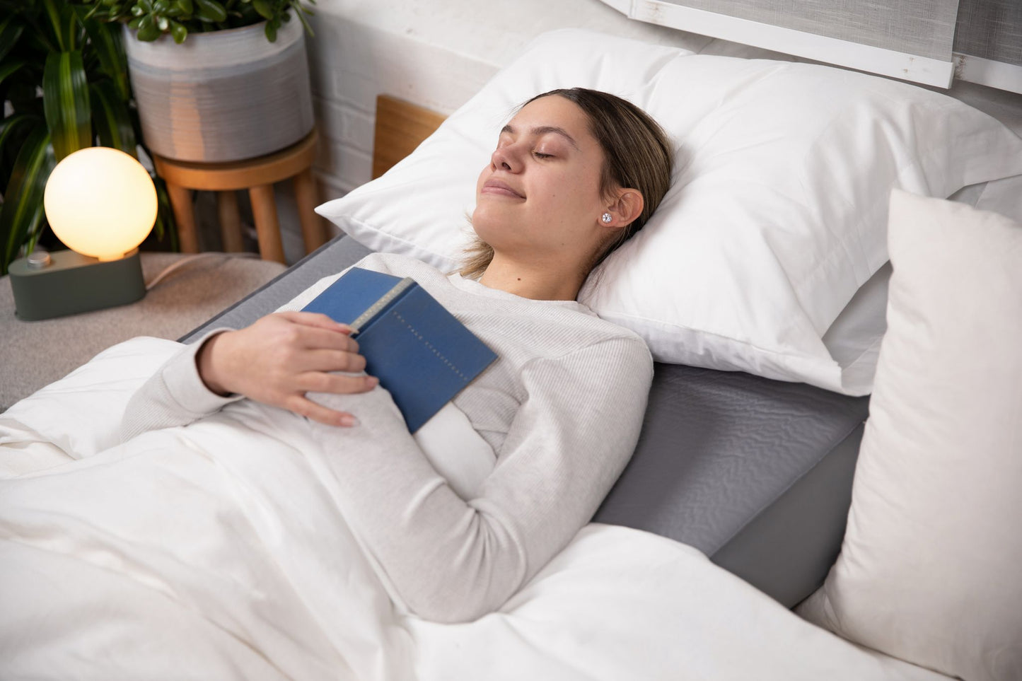 Self Inflating Bed Wedge Pillow - Travelwedge PRO - 30 Inch